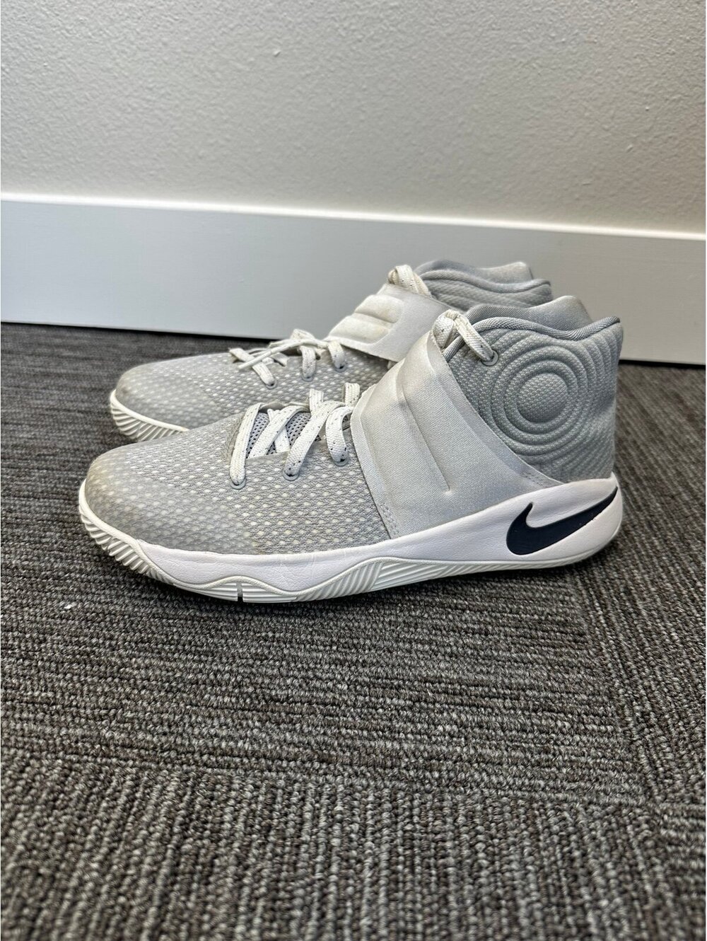Nike Kyrie 2 TB Wolf Grey Basketball Shoes 849367-998 Size 7Y